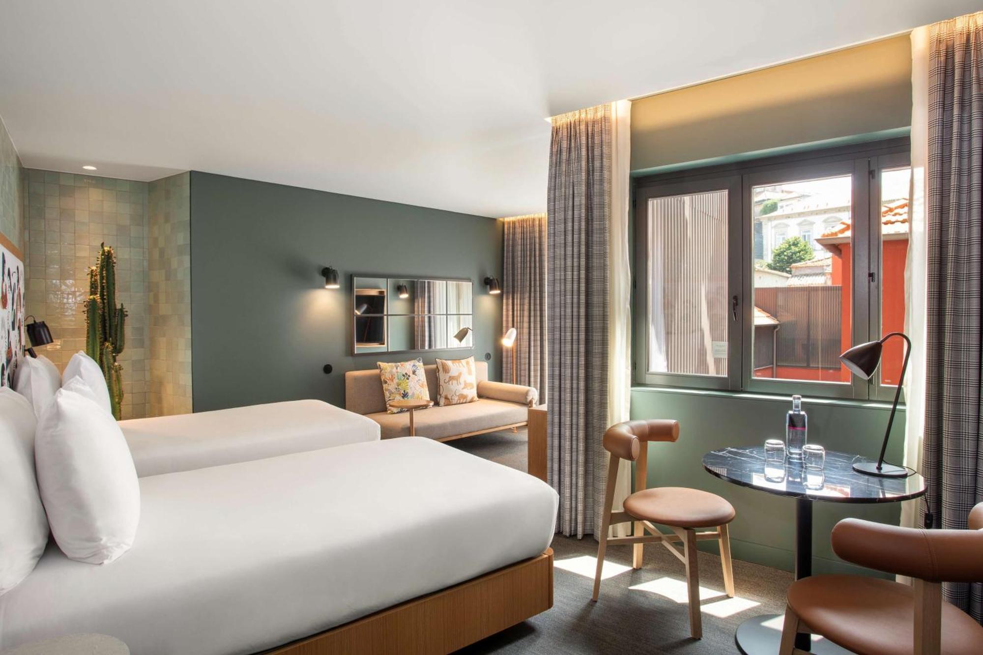 Se Catedral Porto, Tapestry Collection By Hilton 4* Oporto