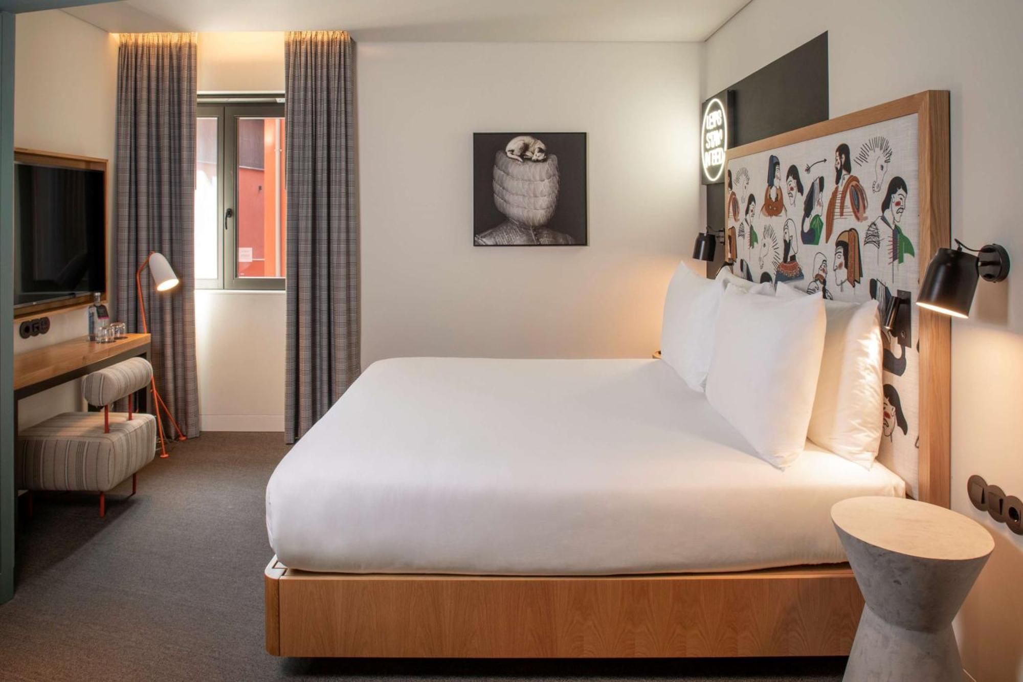 Se Catedral Porto, Tapestry Collection By Hilton 4* Oporto